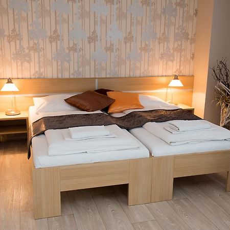 Hotel Imos Břeclav Екстериор снимка