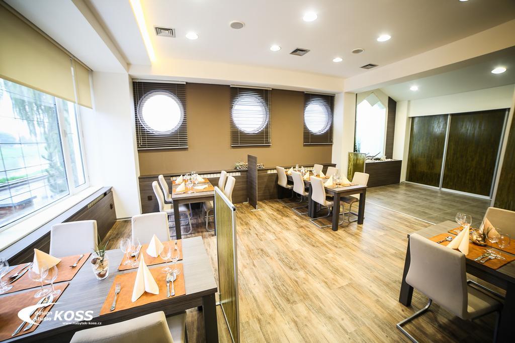 Hotel Imos Břeclav Екстериор снимка