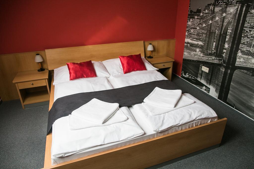 Hotel Imos Břeclav Екстериор снимка