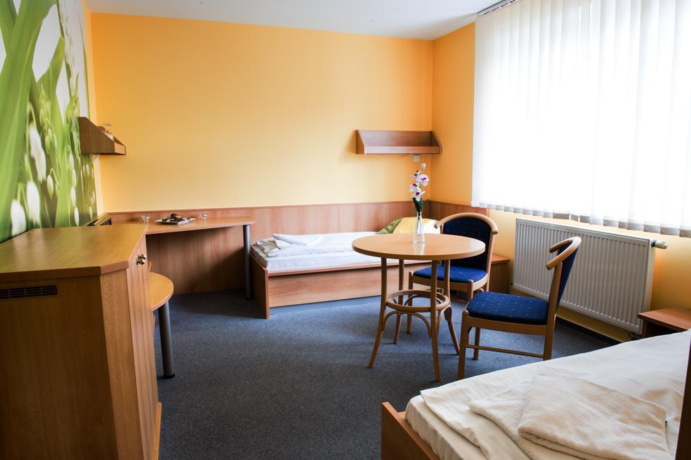 Hotel Imos Břeclav Екстериор снимка
