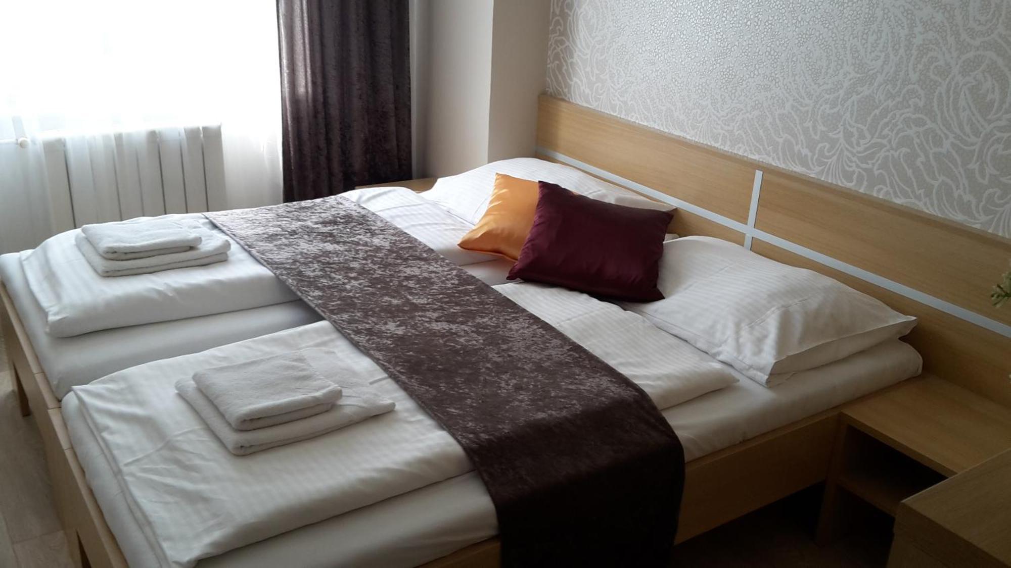 Hotel Imos Břeclav Екстериор снимка