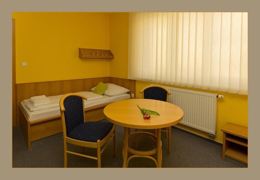 Hotel Imos Břeclav Стая снимка